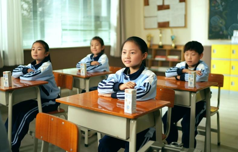 开学季：蒙牛学生奶暖心护航，为青少年成长注入满满能量