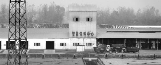 现代牧业宝鸡牧场养殖场内的智能饲料中心。本报特派记者 徐楚云 摄 现代牧业宝鸡牧场养殖场内的智能饲料中心。本报特派记者 徐楚云 摄